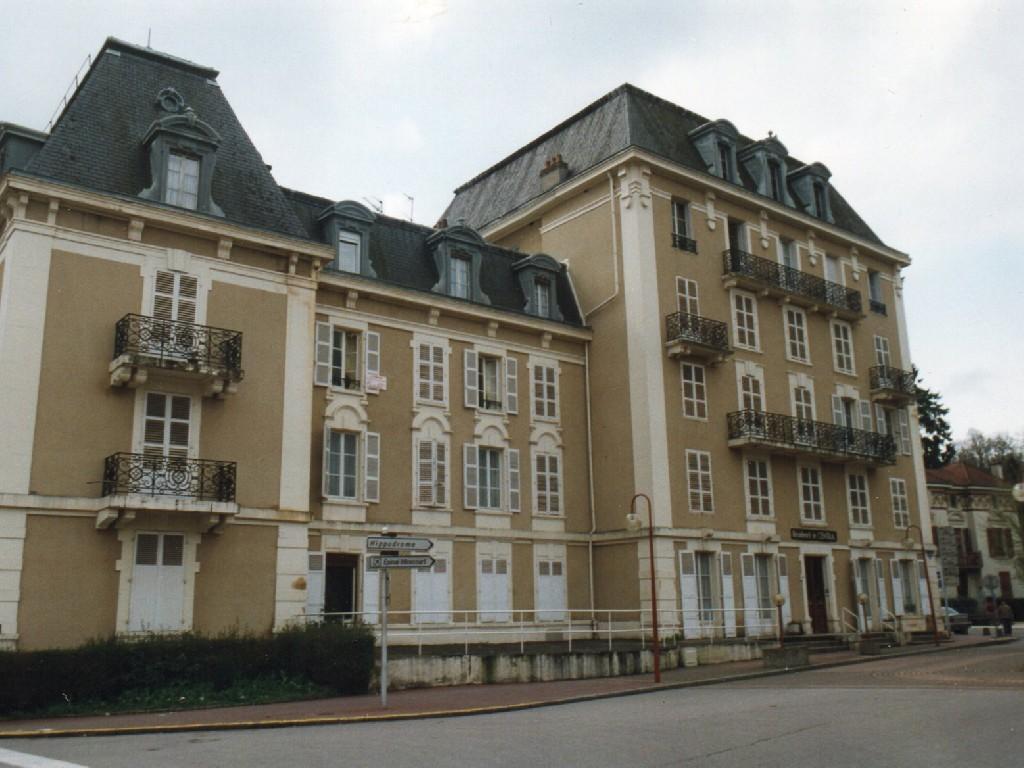 Studio Le Central Виттель Экстерьер фото